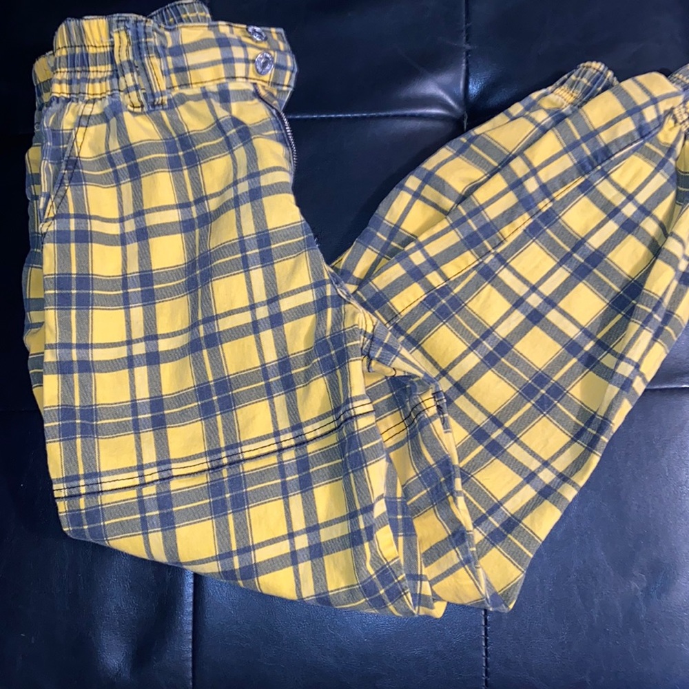 Yellow and blank jeans never worn size m